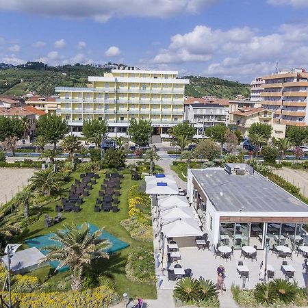 Hotel Atlas Alba Adriatica Exteriér fotografie