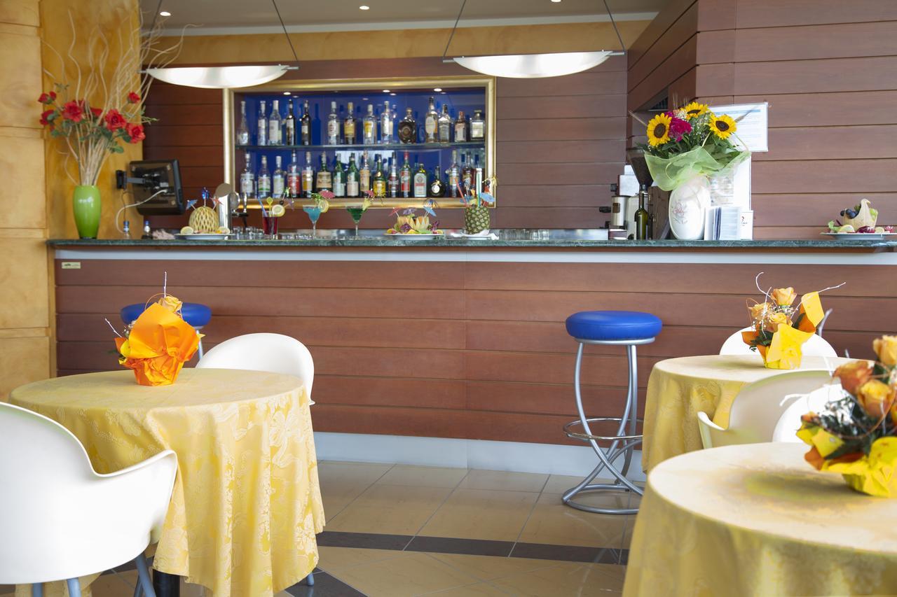 Hotel Atlas Alba Adriatica Exteriér fotografie