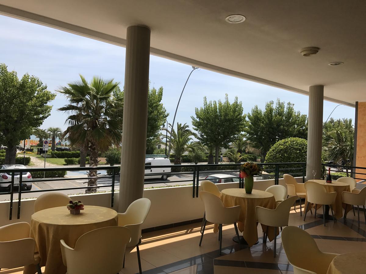 Hotel Atlas Alba Adriatica Exteriér fotografie