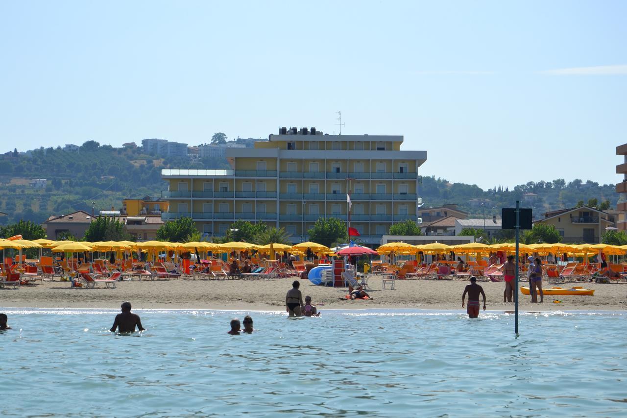 Hotel Atlas Alba Adriatica Exteriér fotografie