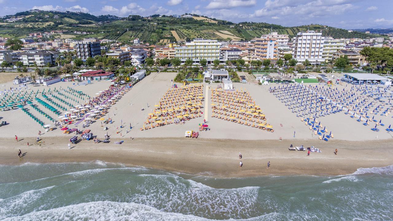 Hotel Atlas Alba Adriatica Exteriér fotografie