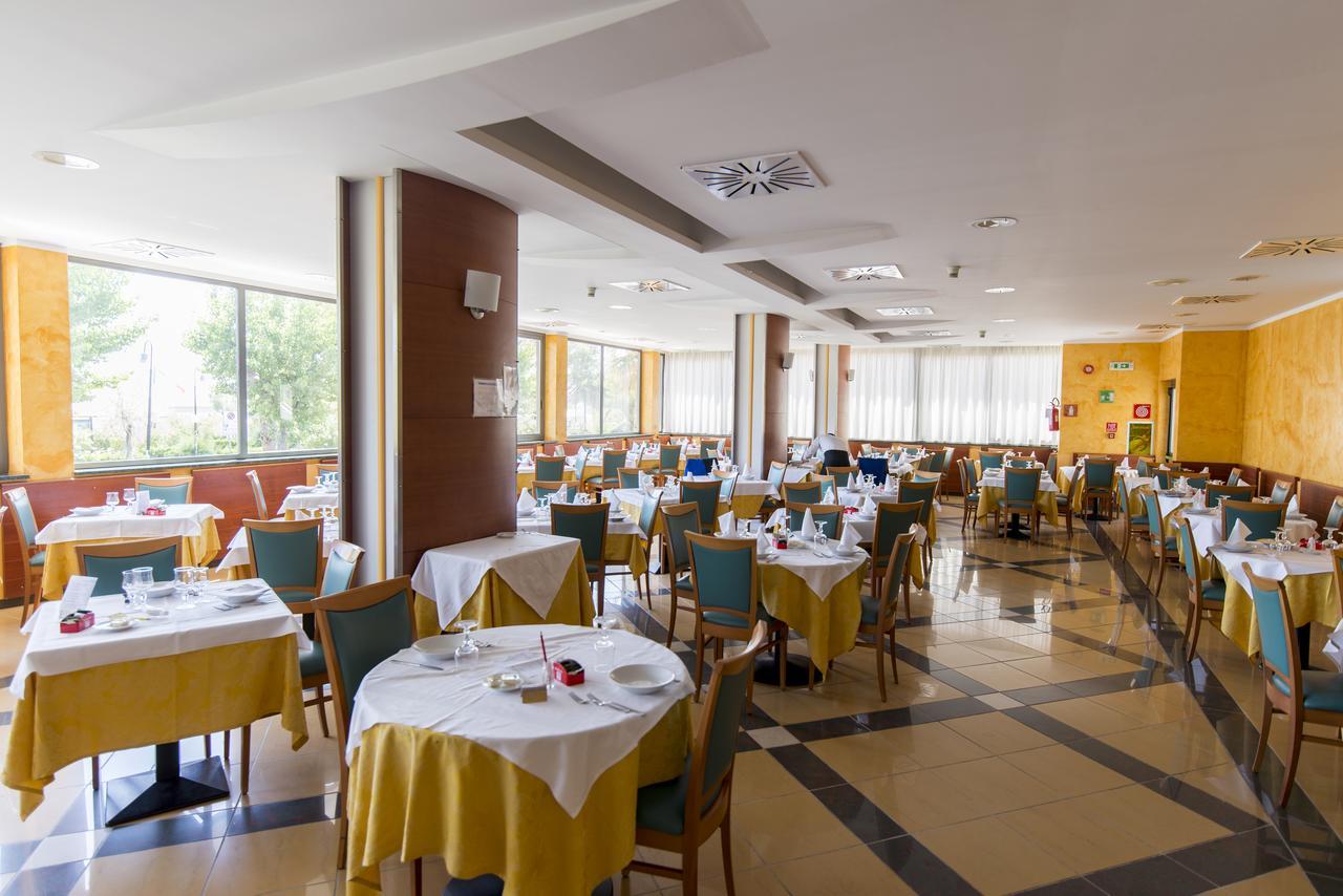 Hotel Atlas Alba Adriatica Exteriér fotografie