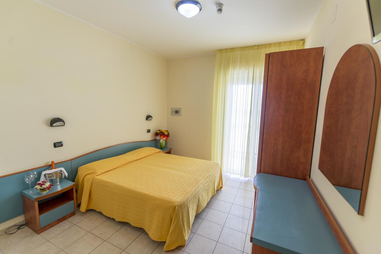Hotel Atlas Alba Adriatica Exteriér fotografie
